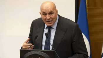 وزير الدفاع الإيطالي: الهجوم الأميركي "الإسرائيلي" على إيران يتجاوز القانون الدولي