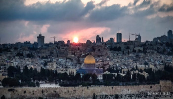 العدو الصهيوني يغلق منطقة باب العامود في القدس المحتلة