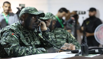 المقاومة في غزة تحذر من رسائل مخابرات العدو: تهدف للتجنيد والإسقاط الأمني