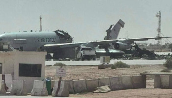 السعودية | صور تظهر تدمير طائرة استطلاع أمريكية من طراز E-3 Sentry بالكامل في هجوم إيراني على قاعدة سعودية