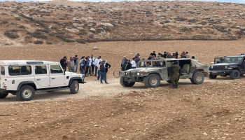 إصابات واعتقالات في مسافر يطا بعد اعتداء جنود العدو على شبان وملاحقة رعاة الأغنام