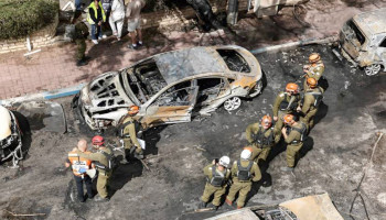 إعلام العدو: 14 إصابة في "بني براك" جراء سقوط صاروخ إيراني