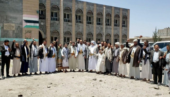 محافظ ذمار يستقبل الأسير المحرر حسين أحمد الحضراني