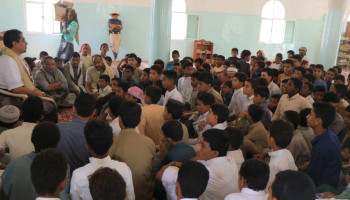 البشري يتفقد أنشطة الدورات الصيفية ومركز الغسيل الكلوي في القناوص بالحديدة