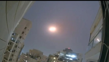 هجمات صاروخية من ثلاث جبهات تدك الأراضي الفلسطينية المحتلة