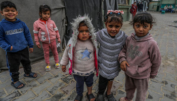 2.5 مليون فلسطيني طفل بالضفة وغزة يعيشون النزوح والجوع