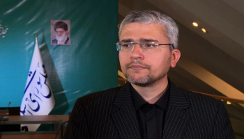 رضائي: سندير الملاحة في مضيق هرمز بالتعاون مع عُمان