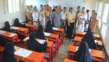 محافظ عمران يتفقد سير أنشطة الدورات الصيفية في عدة مديريات