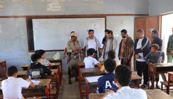 البشري يتفقد الدورات الصيفية واختبارات الشهادة الأساسية بالحديدة