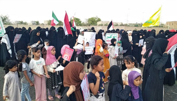 وقفة نسائية بتعز في ذكرى مجزرة تنومة بحق الحجاج اليمنيين