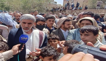 العلامة مفتاح يشارك في تشييع جثمان "شيخ المنشدين اليمنيين" قاسم زبيدة