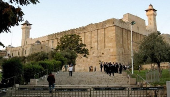 حركة حماس تُدين إغلاق العدو للحرم الإبراهيمي في مدينة الخليل