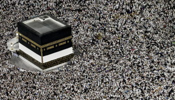 حجاج بيت الله الحرام يختتمون مناسك الحج بطواف الوداع