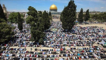 60 ألف مصلٍ يؤدون صلاة الجمعة في المسجد الأقصى