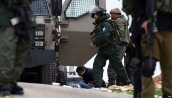 قوات العدو تعتقل 8 فلسطينيين في القدس وسلفيت