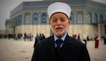 العدو يفرج عن مفتي القدس بشرط الإبعاد عن المسجد الأقصى