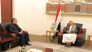 العلامة مفتاح يناقش مع السفير الإيراني بصنعاء سبل تعزيز التعاون