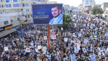 مئات الآلاف من أبناء الحديدة يعلنون النفير ويحذرون العدو السعودي