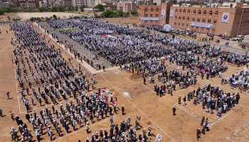 عرض طلابي لـ 7500 طالب من قوات التعبئة بجامعة صنعاء