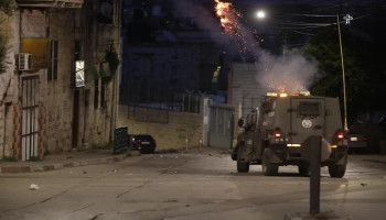 العدو يواصل عدوانه على الضفة والقدس.. مداهمات واعتقالات وإصابات وتفجير منازل