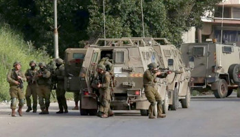 قوات العدو تعتقل عدداً من الفلسطينيين في الضفة الغربية
