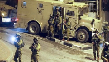 قوات العدو تشنّ حملة مداهمات واعتقالات واسعة في الضفة الغربية