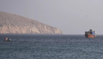 الأدميرال عظمائي: مضيق هرمز مغلق ونفرض سيطرة كاملة فيه