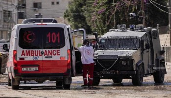 إصابة ممرض فلسطيني بالرصاص وشلل نصفي إثر هجوم مستوطنين صهاينة في سعير بالخليل