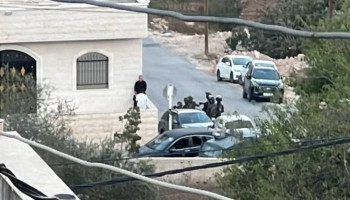 العدو يقتحم منزل عائلة الشهيد الأسير المحرر والمُبعَد فرح حامد في سلواد