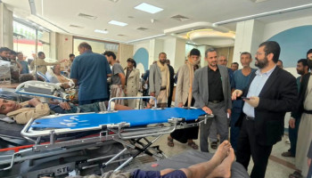 وزير الصحة ونائبه يزوران جرحى غارات العدو السعودي على أمانة العاصمة
