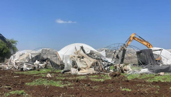العدو يُخطر بهدم أكثر من 20 منشأة في جنين ويمنع مزارعين من قطف الزيتون
