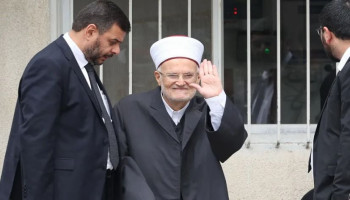 العدو الصهيوني يجدد إبعاد الشيخ عكرمة صبري عن المسجد الأقصى