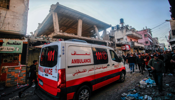 العدو الصهيوني يطلق الرصاص على الفلسطينيين في شارع الرشيد وسط قطاع غزة