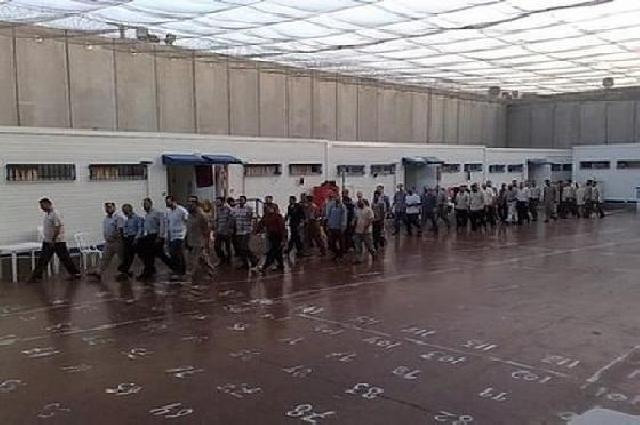 الكيان الصهيوني يُمدد اعتقال 58 أسيرا إداريا