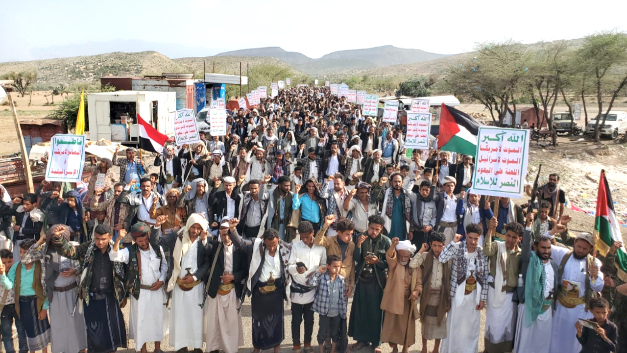 أبناء محافظة تعز يحتشدون في 38 ساحة نصرة لغزة ومباركة بهزيمة العدو الأمريكي