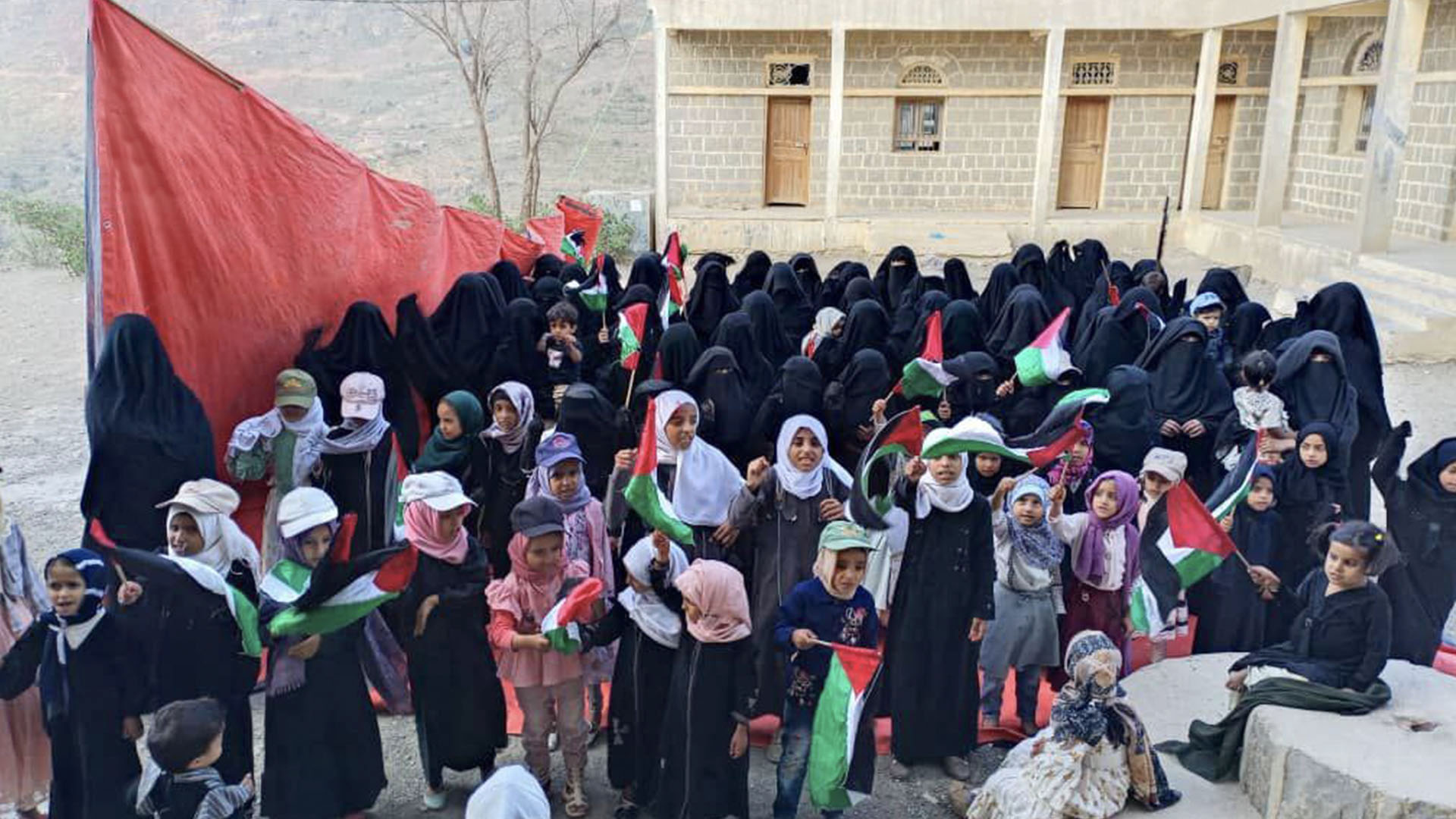 فعاليات نسائية بحجة إحياء لذكرى مجزرة تنومة بحق الحجاج اليمنيين