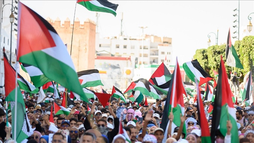 آلاف المغاربة يطالبون الدول العربية والإسلامية بإسناد فلسطين ووقف العدوان على غزة