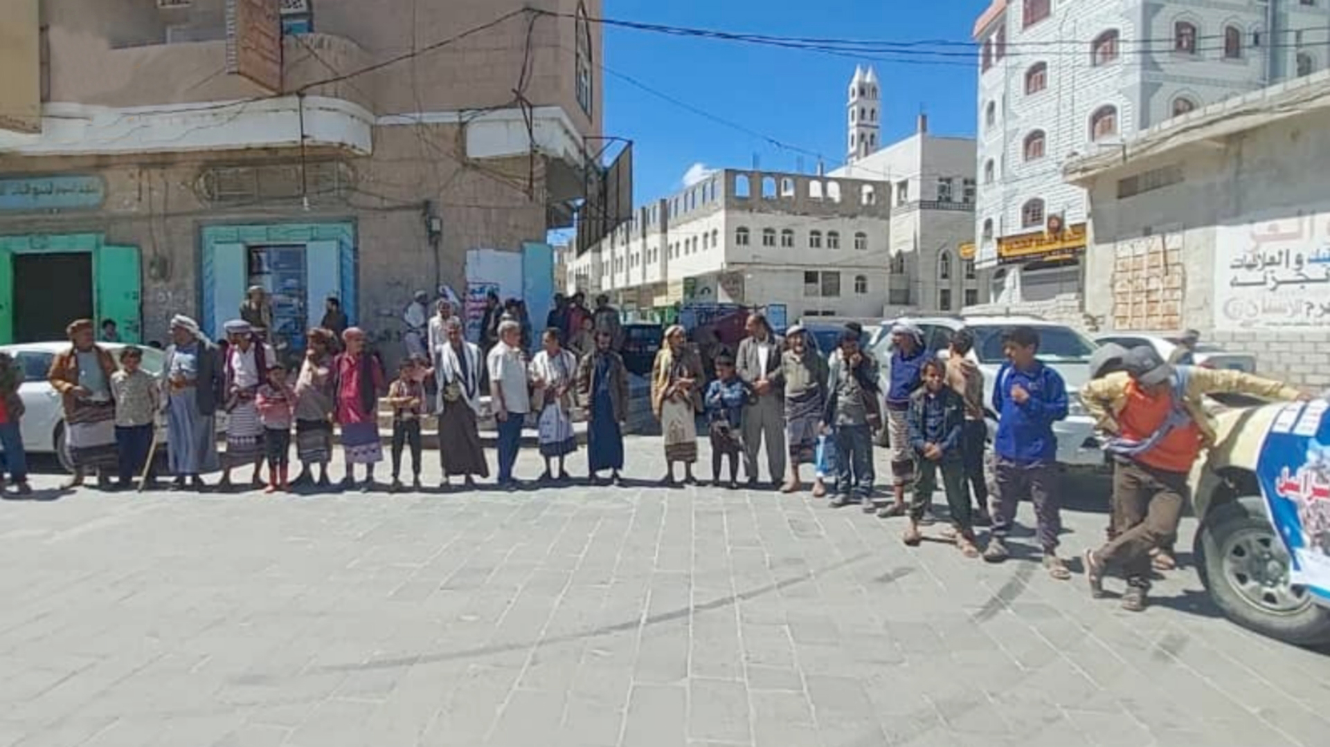 وقفة قبلية بمدينة البيضاء إعلاناً للنفير العام ونصرة لغزة