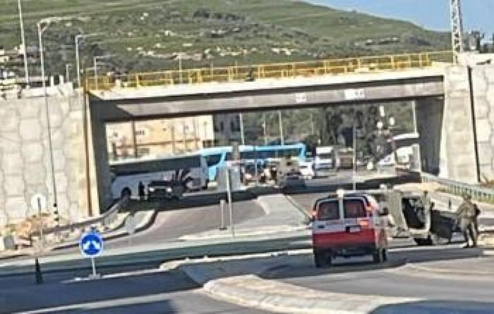 إصابة جندي صهيوني بعملية طعن في الخليل