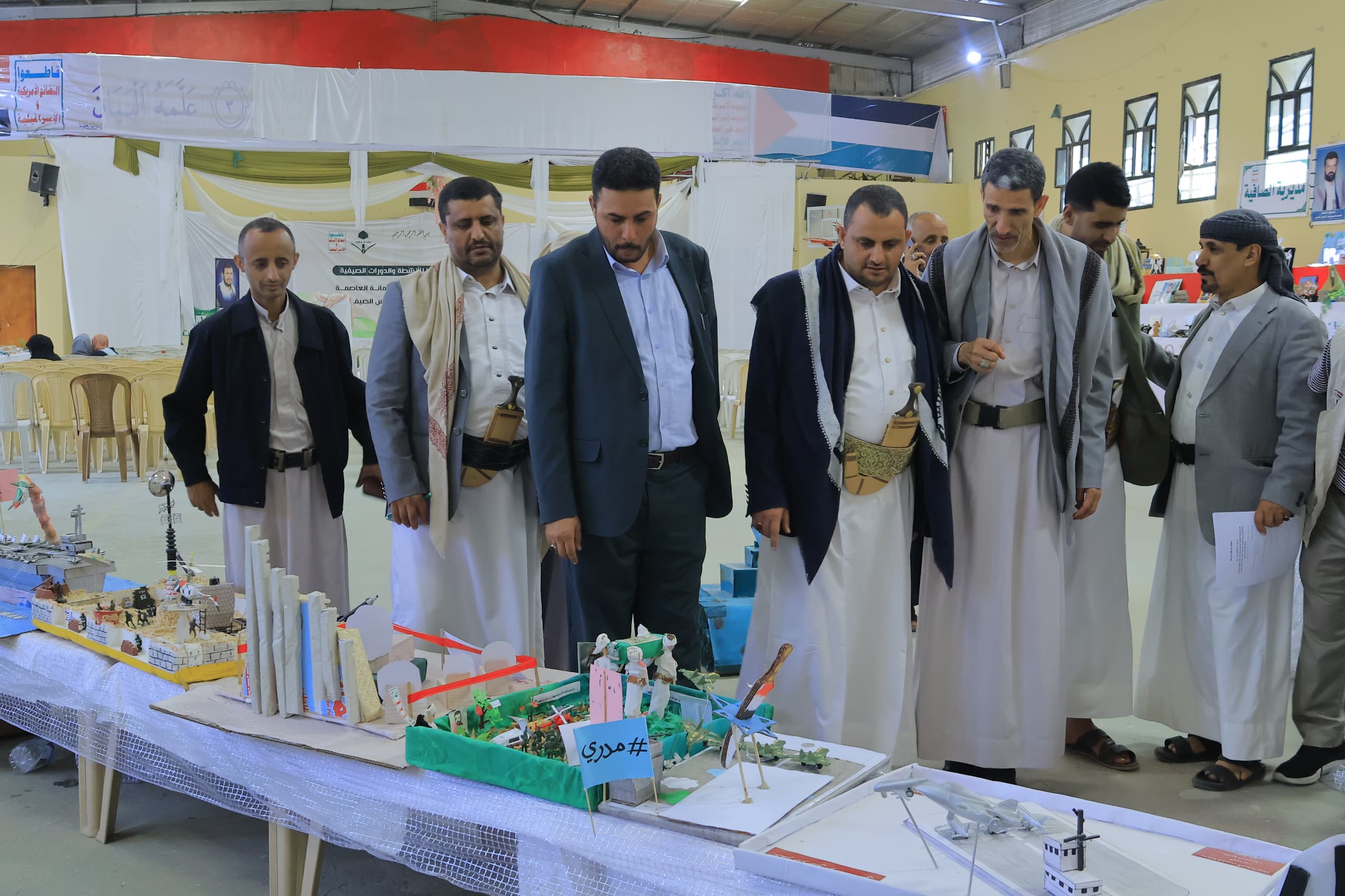 أبو شوصاء والرازحي وعمار يزورون معرض المنتجات لطالبات الدورات الصيفية