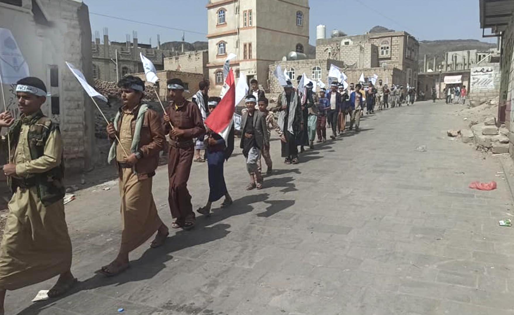 مسيران لطلاب المدارس الصيفية في دمت والحشاء بالضالع