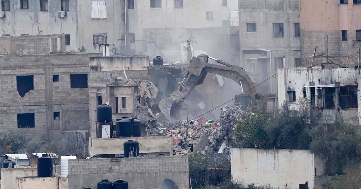 العدو يوسع عمليات الهدم والتجريف في جنين لليوم الـ 128