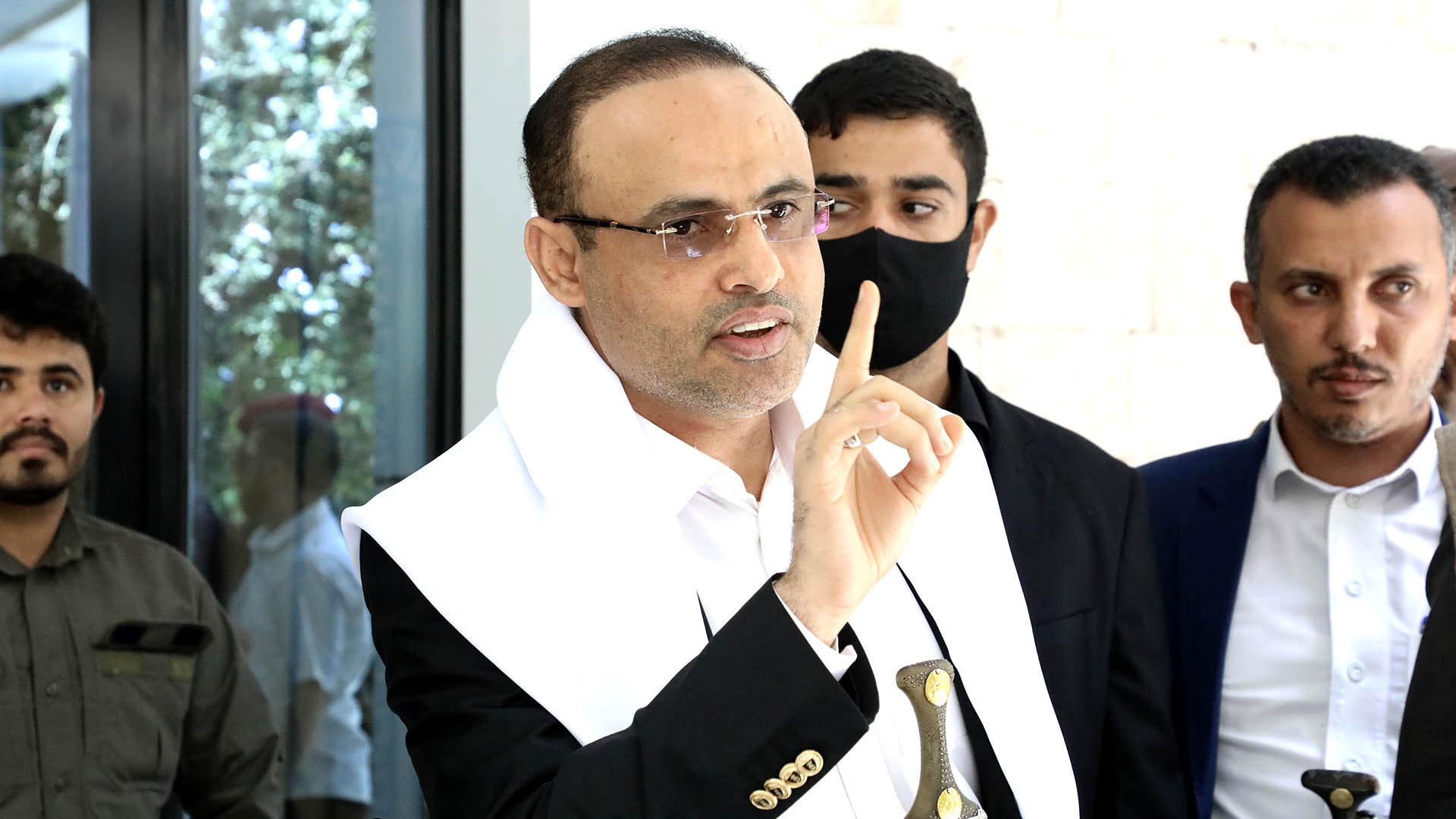 الرئيس المشاط يؤكد من مطار صنعاء أن اليمن لن يتراجع عن مساندة فلسطين وعلى الصهاينة انتظار صيف ساخن