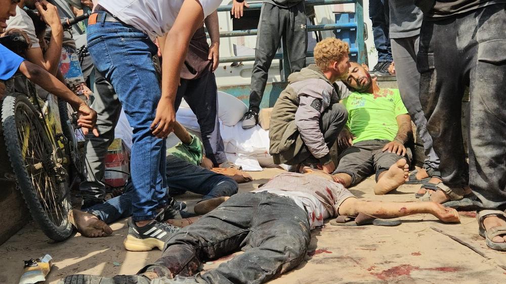 أطباء أجانب في غزة: الفلسطينيون في رفح تعرضوا لمجزرة "تلقوا رصاصات بالرأس والصدر"