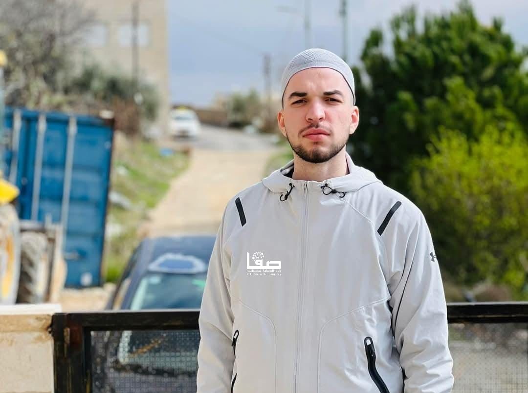 العدو الصهيوني يسلم أسيرا محررا قرارا بسحب الإقامة من القدس المحتلة