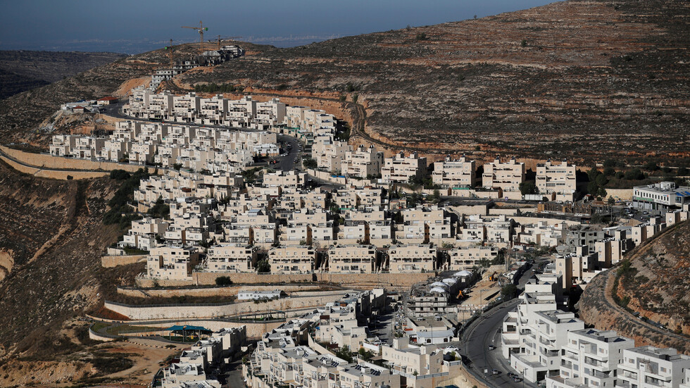 العدو يستولي على 41 دونماً من أراضي رام الله بالضفة