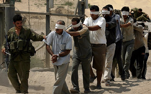 أكثر من عشرة آلاف أسير فلسطيني في سجون العدو الصهيوني