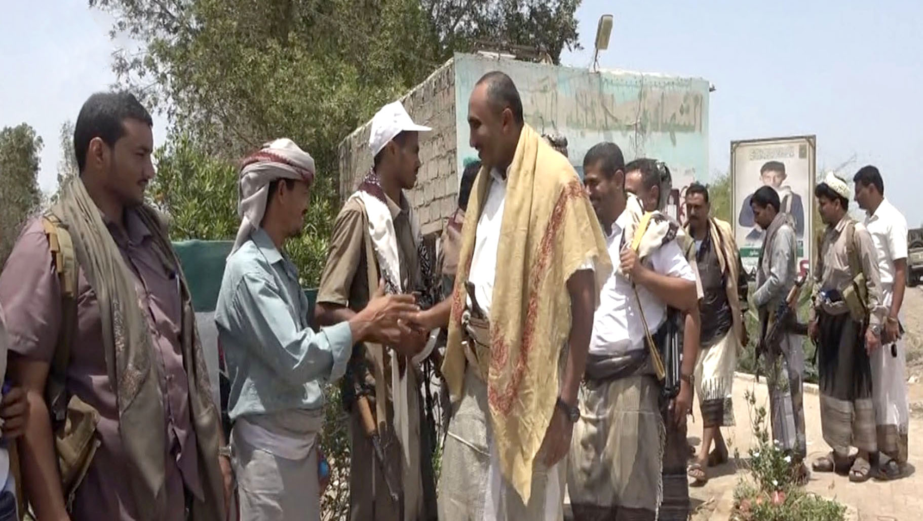 محافظ الحديدة يزور المرابطين في جبهة الساحل الغربي