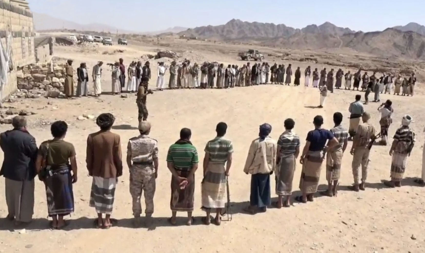 مشايخ ووجهاء عيال سعيد بمأرب يزورون المرابطين في جبهة صرواح