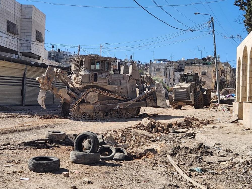 في اليوم الـ146 من الإبادة.. العدو الصهيوني يجري أعمال تجريف وهدم في مخيم جنين